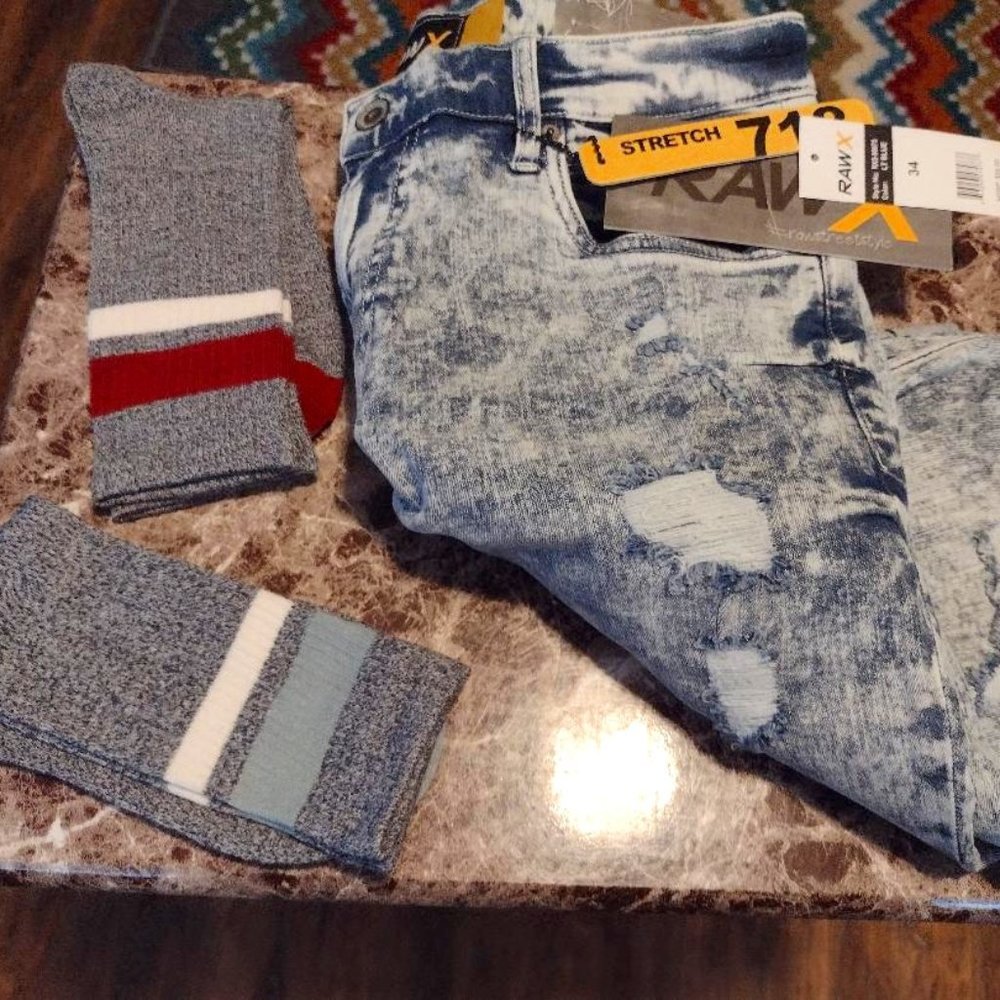 Men's Acid-Washed/Destroyed Shorts-W34 w/SOCKS!!